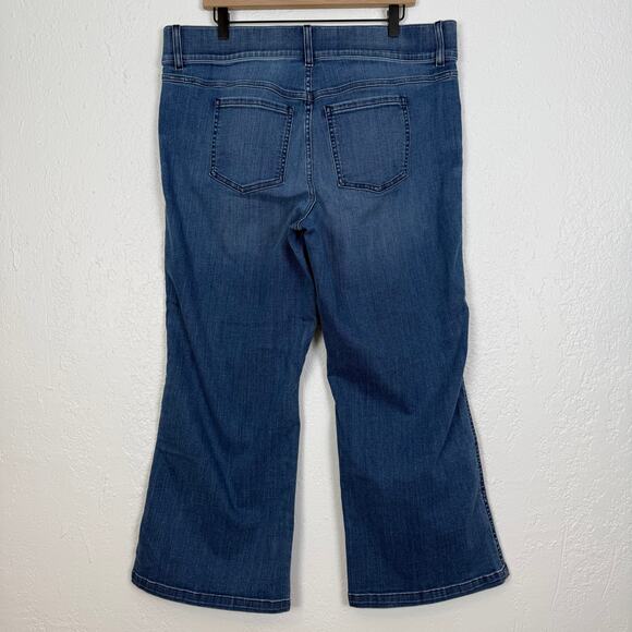 Spanx Women's Kick Flare Pull-On Stretch Jeans in Vintage Indigo Size 2X - Picture 3 of 5